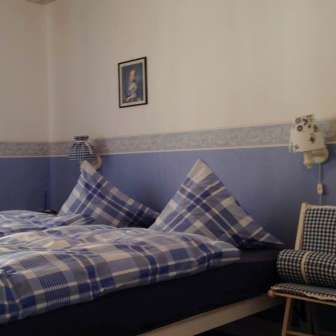 Bedroom with 4 beds