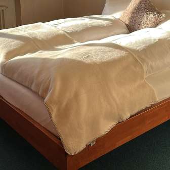 Schlafzimmer mit Doppelbett