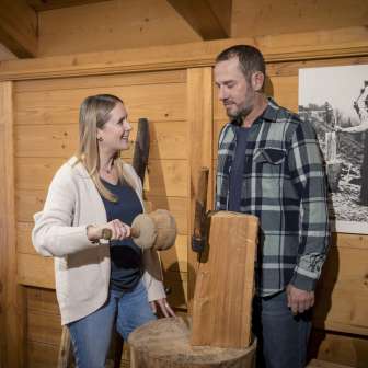 Besuchende im Walsermuseum
