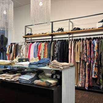 NOMOL First- & Secondhand Laden von innen