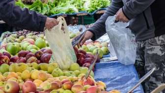 Regionale Leckereien am Marktstand in Einsiedeln