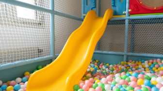 Ball pit with slide at the Montelino Kids Club
