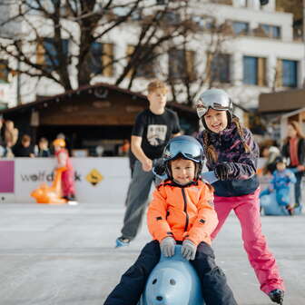 Schlittschuhlaufen bei «Vaduz on Ice» auf dem Rathausplatz