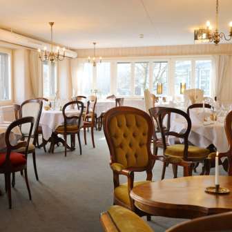 Edle Bestuhlung im Seminarhotel Lihn Restaurantbereich