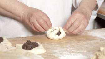 Bäckerer beim Handwerk