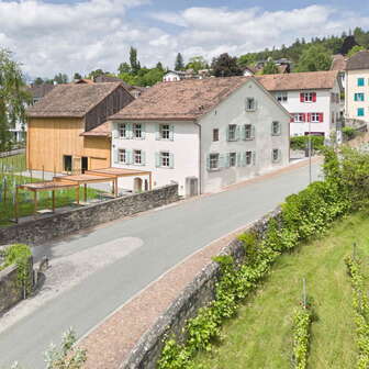 Aussenansicht der restaurierten Hofstätte