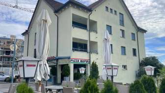 Exterior view of the Napoli snack bar