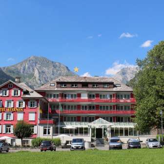 Hotelaussenansicht Sommer
