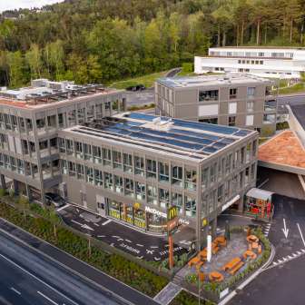 Aufnahme von oben des McDonald's Vaduz - Gebäudes