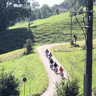 Töffligruppe von weitem