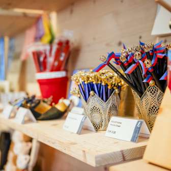 Bleistifte mit Krone als Souvenir im Liechtenstein Center