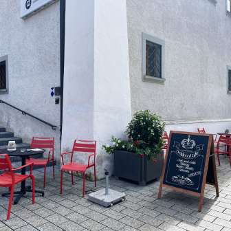 Red tables and chairs in front of the Liechtenstein National Museum