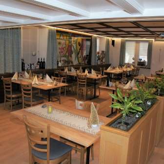 Saal neu 1