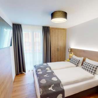 Schlafzimmer mit Doppelbett