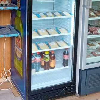 Hofladen mit Kühlschrank