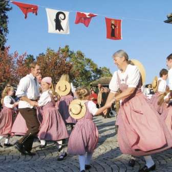 Die Tänze am Herbschtmärt sind in traditioneller Tracht am schönsten.